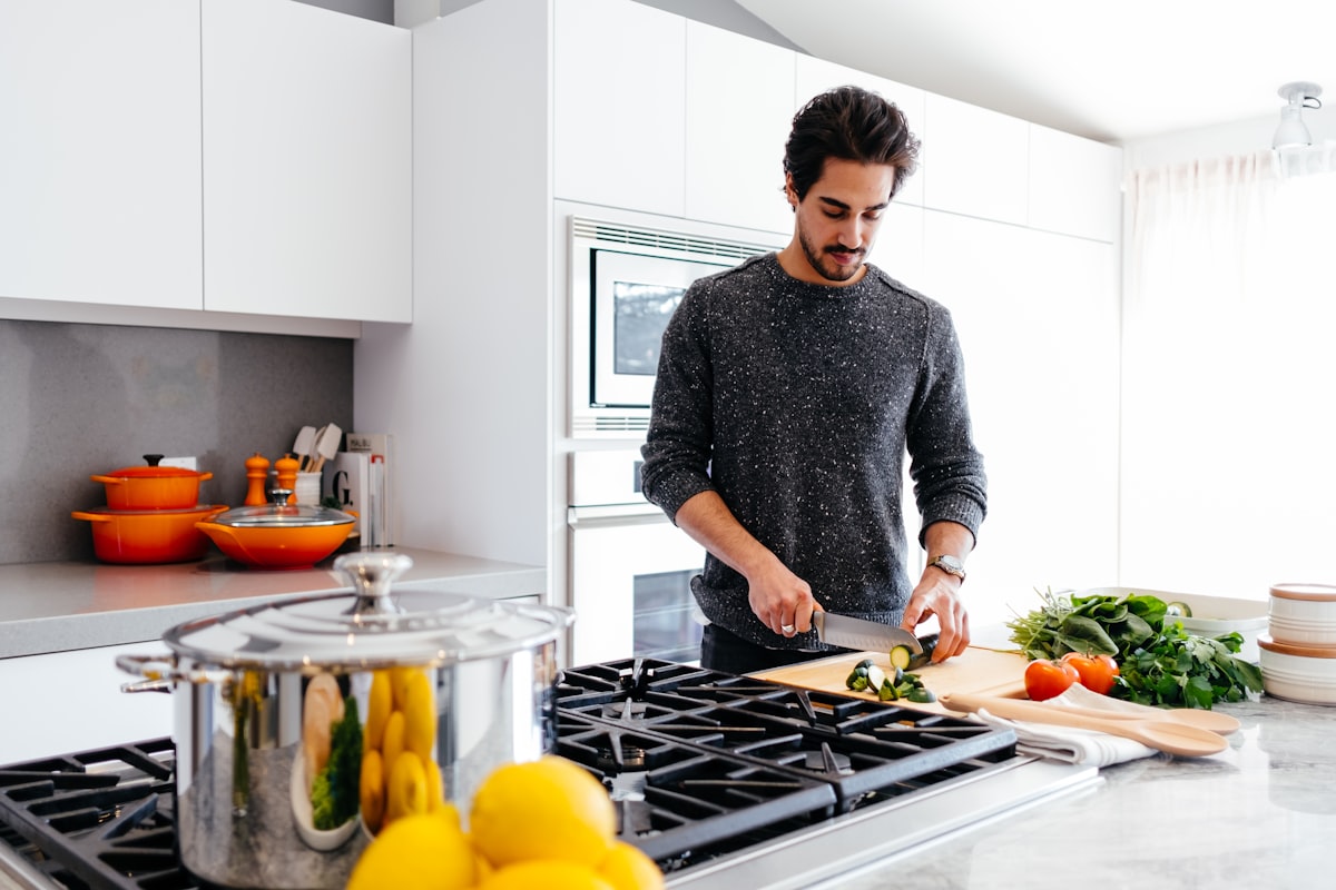 Muscle building meal plan for strength athletes